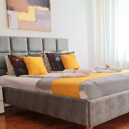 Downtown Star Apartment Belgrado Esterno foto