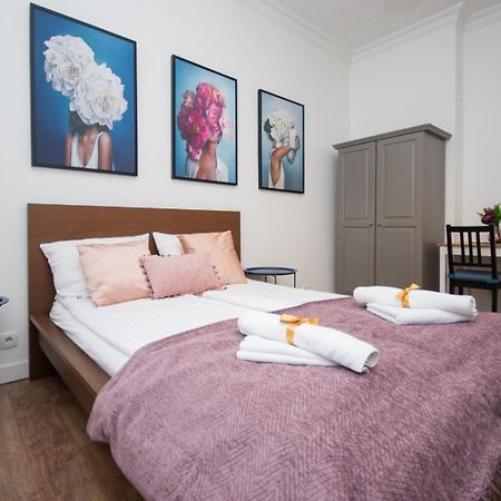 Downtown Star Apartment Belgrado Esterno foto