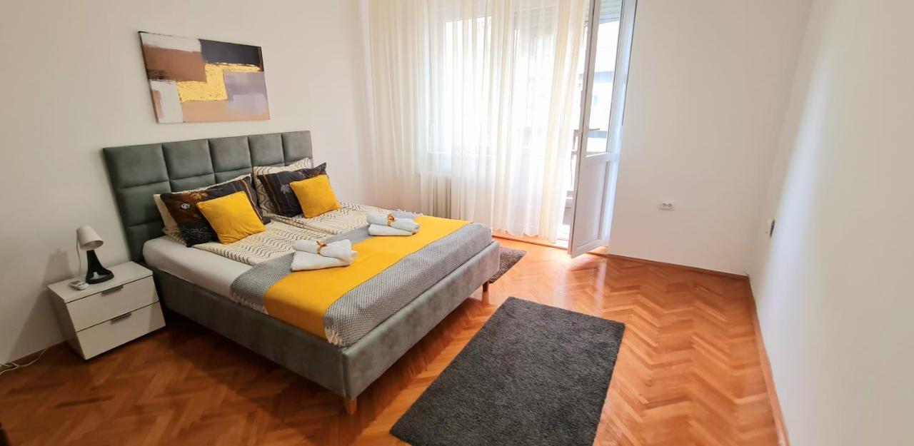 Downtown Star Apartment Belgrado Esterno foto