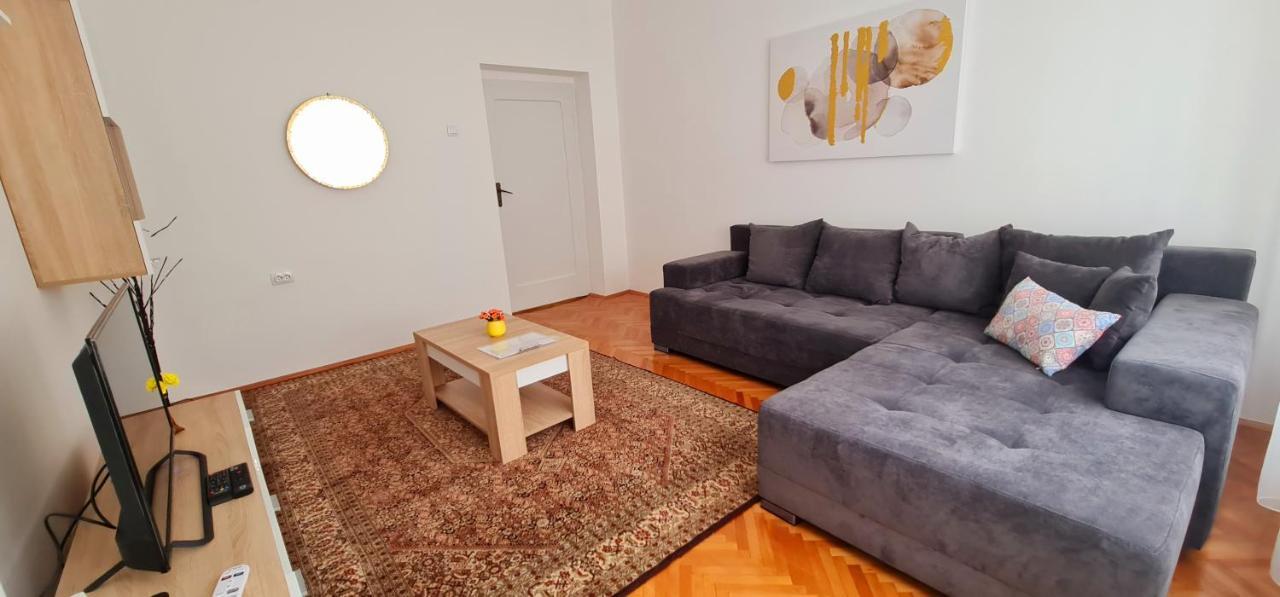 Downtown Star Apartment Belgrado Esterno foto