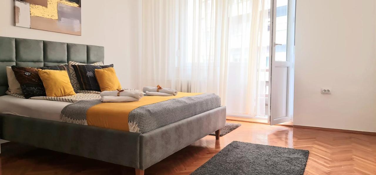 Downtown Star Apartment Belgrado Esterno foto