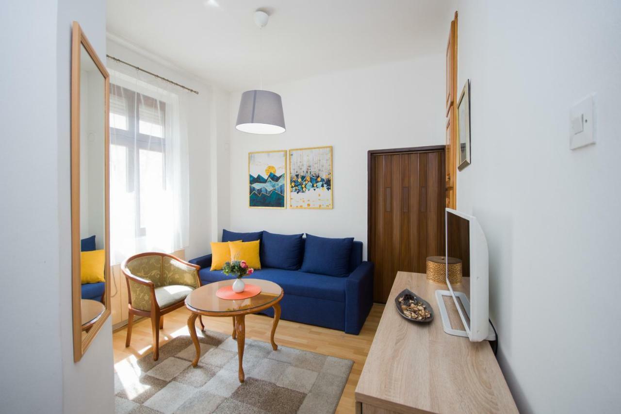Downtown Star Apartment Belgrado Esterno foto