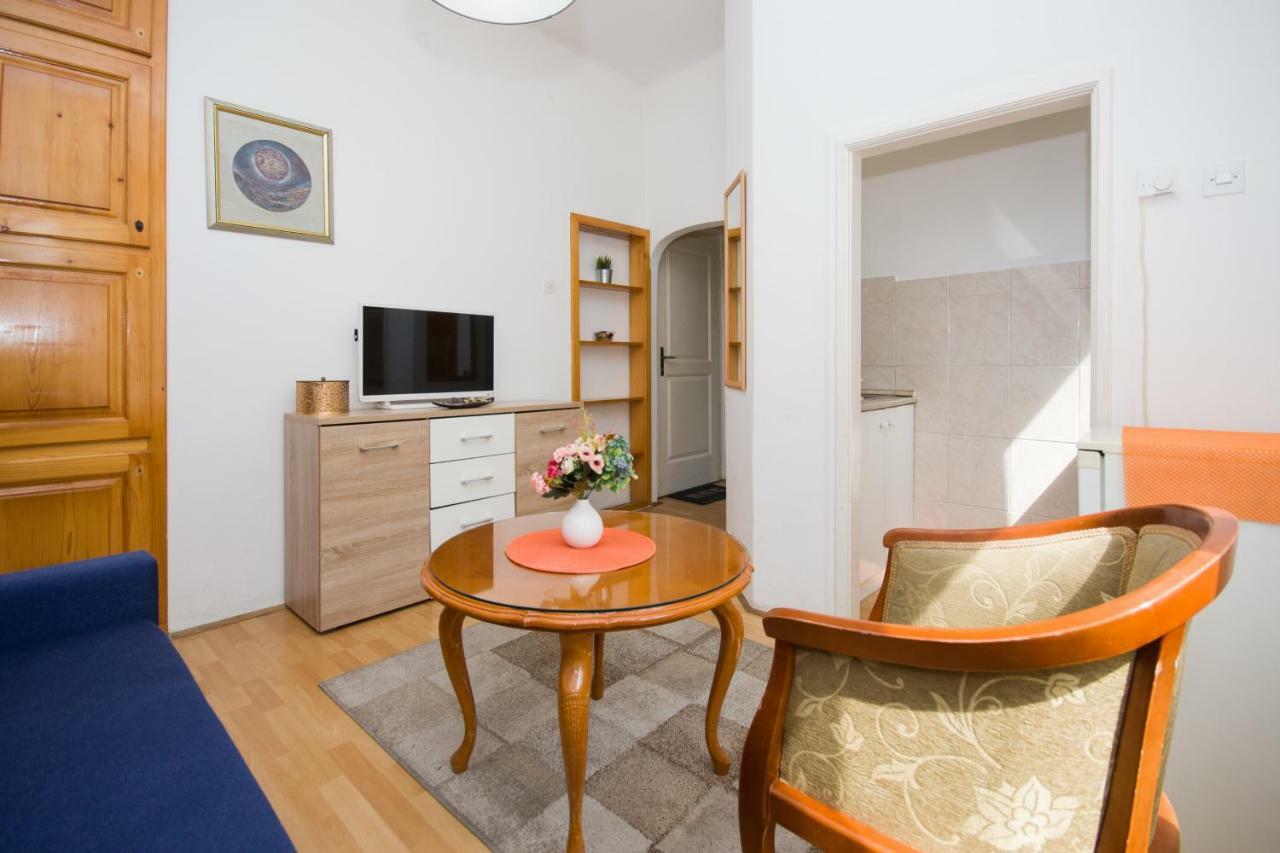Downtown Star Apartment Belgrado Esterno foto