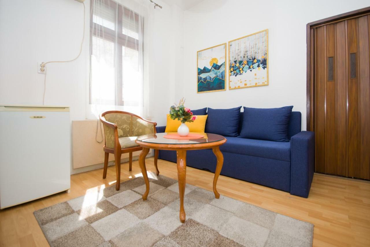 Downtown Star Apartment Belgrado Esterno foto